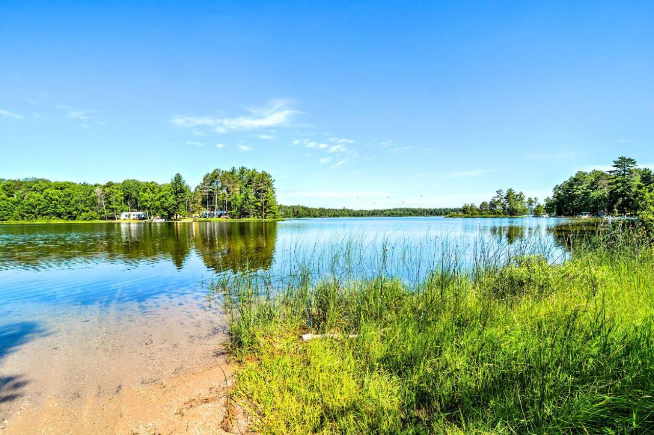 Cozy Manistique Cabin With Deck, Grill And Fire Pit! Villa Bagian luar foto