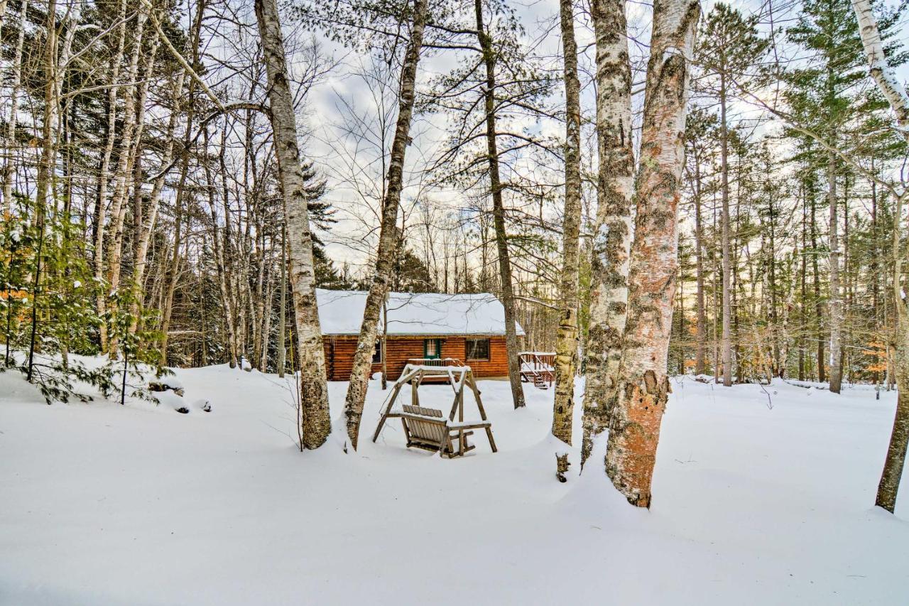 Cozy Manistique Cabin With Deck, Grill And Fire Pit! Villa Bagian luar foto